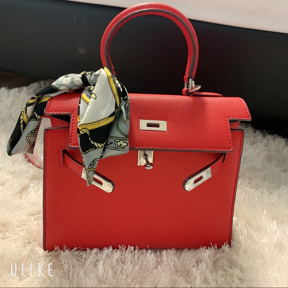 Red fashion H E M E S bag